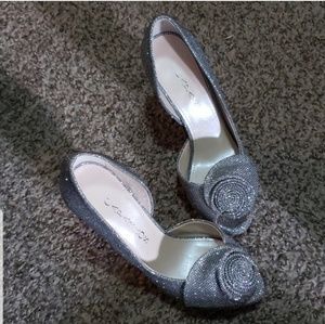 🆕️ Caparros Silver Sparkle Ladies Heels 7 NWT